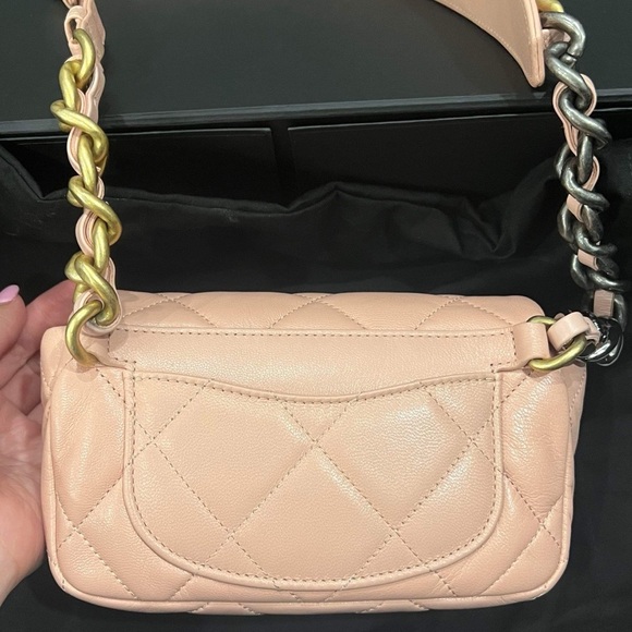 SOLD 🔴 C H A N E L 🖤 C19 belt bag with ombré chain CC waist bag ghw lambskin shw - Picture 6 of 11